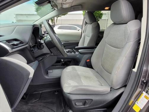 2022 Toyota Sienna LE