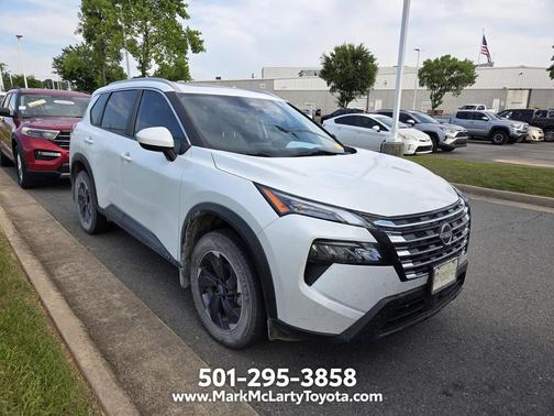 Everest White Pearl 2024 Nissan Rogue SV
