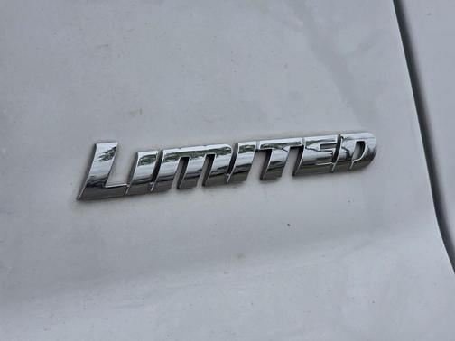 Super White 2018 Toyota Tundra Limited