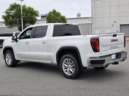 White Frost Tricoat 2021 GMC Sierra 1500 SLT