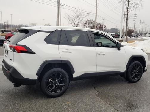 2023 Toyota RAV4 LE