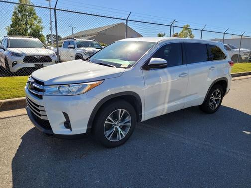 2017 Toyota Highlander LE I4