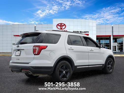 Oxford White 2018 Ford Explorer XLT