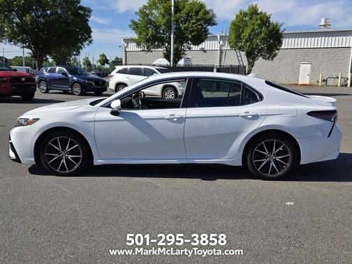 Ice Cap 2024 Toyota Camry SE
