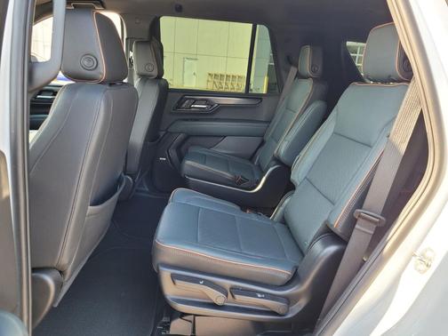 2025 GMC Yukon 4WD AT4