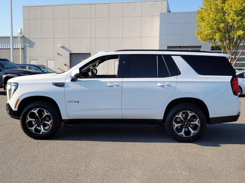 2025 GMC Yukon 4WD AT4
