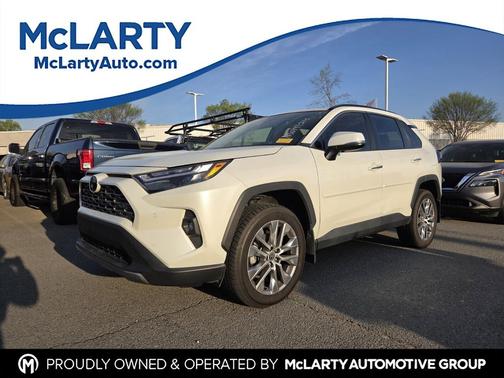 Blizzard Pearl 2022 Toyota RAV4 Limited
