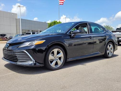 2023 Toyota Camry Hybrid XLE