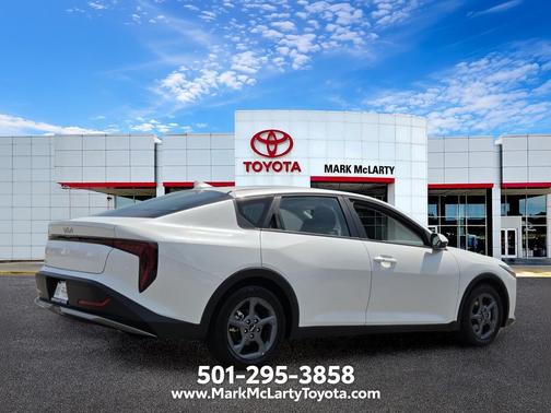 Snow White Pearl 2025 Kia K4 LXS