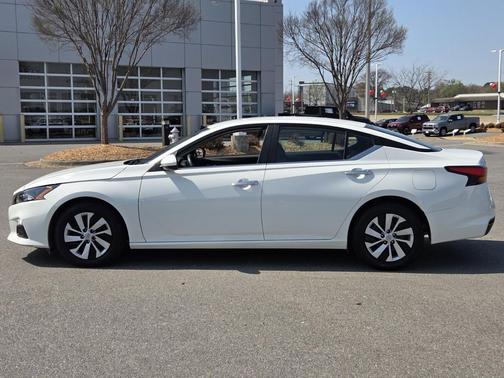 2022 Nissan Altima S FWD