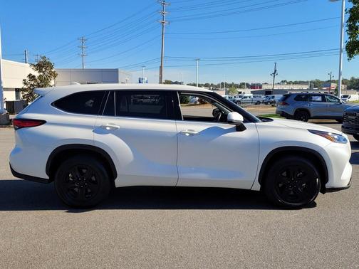 2020 Toyota Highlander LE