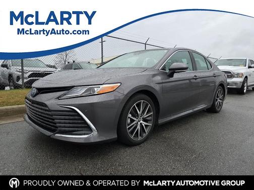 2022 Toyota Camry Hybrid XLE