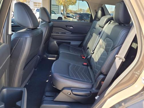 2023 Nissan Pathfinder Platinum 4WD