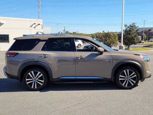 2023 Nissan Pathfinder Platinum 4WD