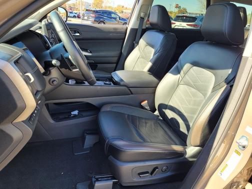 2023 Nissan Pathfinder Platinum 4WD