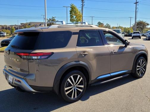 2023 Nissan Pathfinder Platinum 4WD