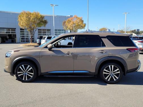 2023 Nissan Pathfinder Platinum 4WD