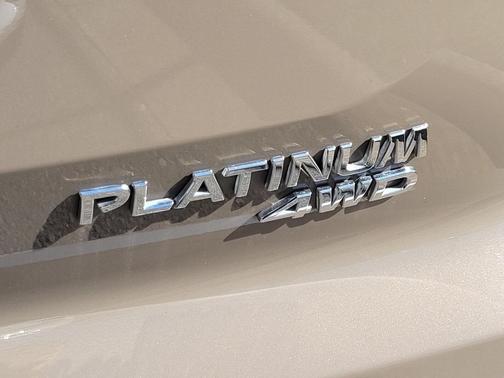 2023 Nissan Pathfinder Platinum 4WD