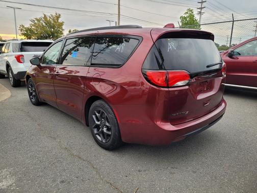2018 Chrysler Pacifica Touring-L Plus