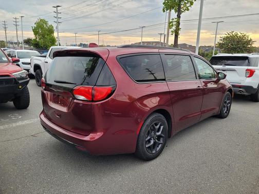 2018 Chrysler Pacifica Touring-L Plus