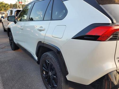 2022 Toyota RAV4 Hybrid SE