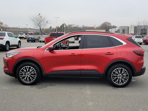 2025 Ford Escape PHEV SE