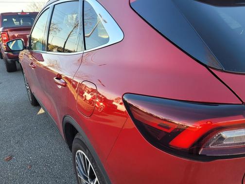 2025 Ford Escape PHEV SE