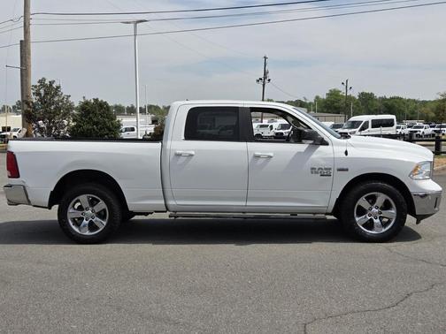 Bright White Clearcoat 2019 RAM 1500 Big Horn