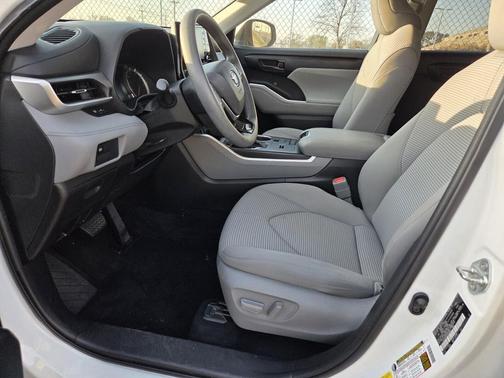 Blizzard Pearl 2021 Toyota Highlander L