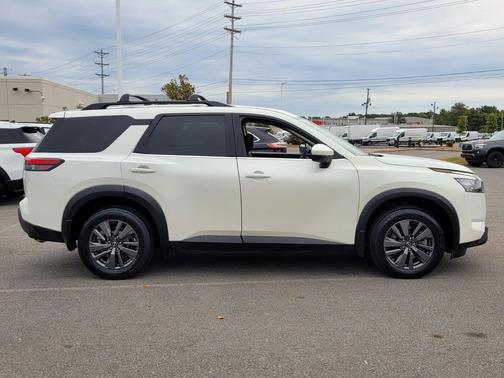 2023 Nissan Pathfinder SV FWD