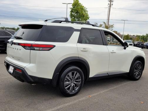 2023 Nissan Pathfinder SV FWD