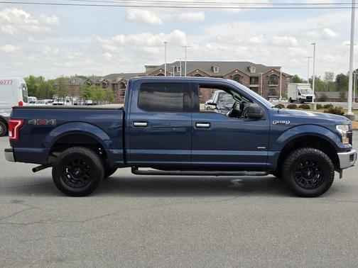 Blue 2017 Ford F-150 XLT