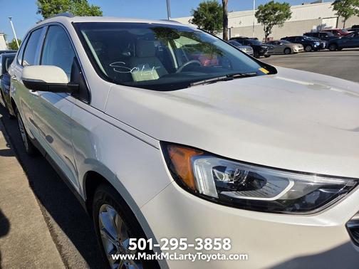 White Platinum Clearcoat Metallic 2019 Ford Edge Titanium