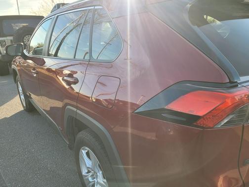 2020 Toyota RAV4 Hybrid XLE