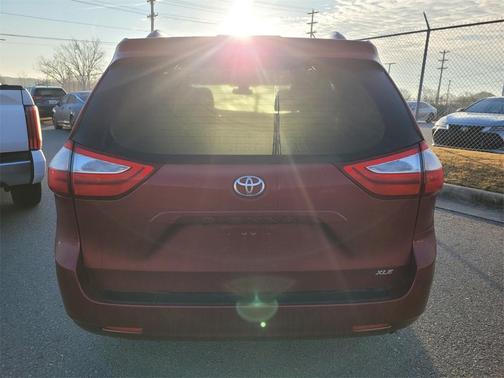 2019 Toyota Sienna XLE