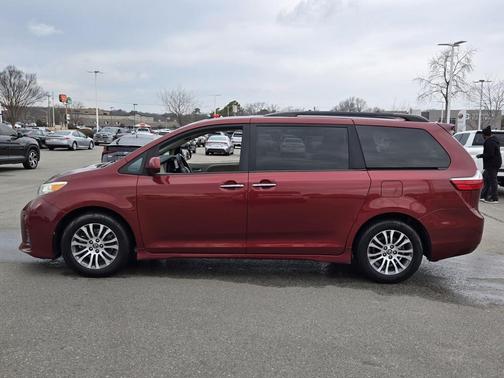 2019 Toyota Sienna XLE
