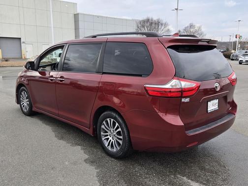 2019 Toyota Sienna XLE