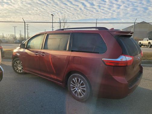 2019 Toyota Sienna XLE