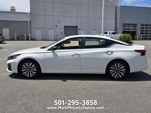 Glacier White 2025 Nissan Altima 2.5 SV