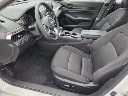 Glacier White 2025 Nissan Altima 2.5 SV