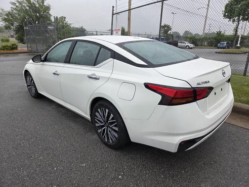 Glacier White 2025 Nissan Altima 2.5 SV
