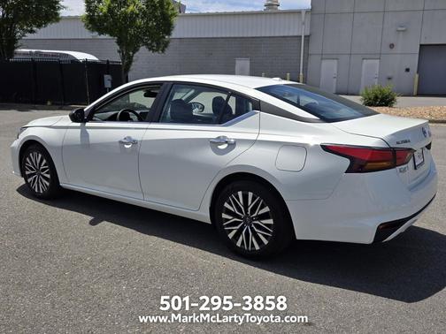 Glacier White 2025 Nissan Altima 2.5 SV