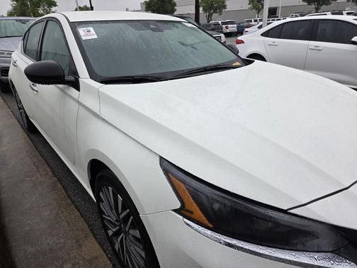 Glacier White 2025 Nissan Altima 2.5 SV