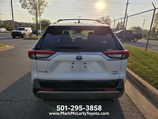 Blizzard Pearl/Midnight Black Metallic 2021 Toyota RAV4 Hybrid SE