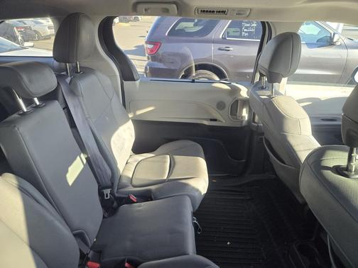 2021 Toyota Sienna XLE 8 Passenger