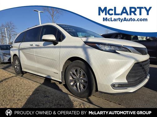 2021 Toyota Sienna XLE 8 Passenger