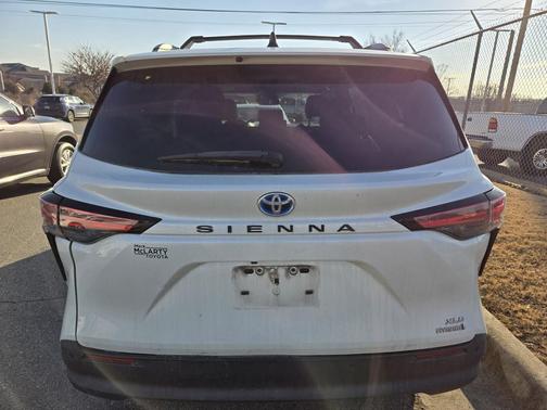 2021 Toyota Sienna XLE 8 Passenger