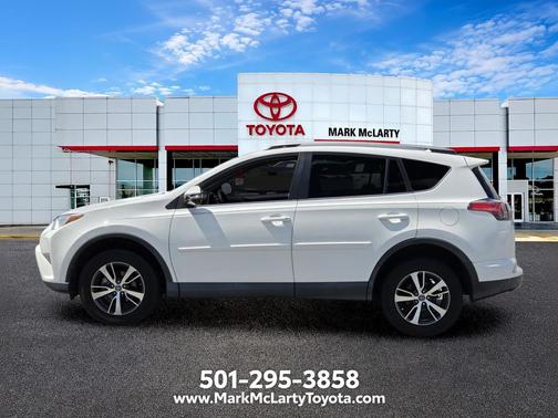 Super White 2018 Toyota RAV4 XLE