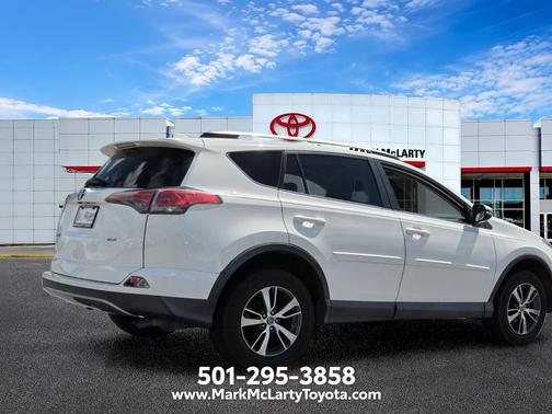 Super White 2018 Toyota RAV4 XLE