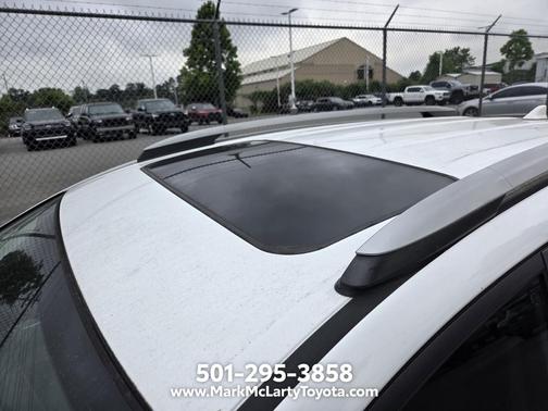Super White 2018 Toyota RAV4 XLE
